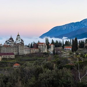 Το Άγιον Όρος στην ανατολή του ηλίου.