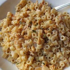 Cut up Spaghetti with Walnuts