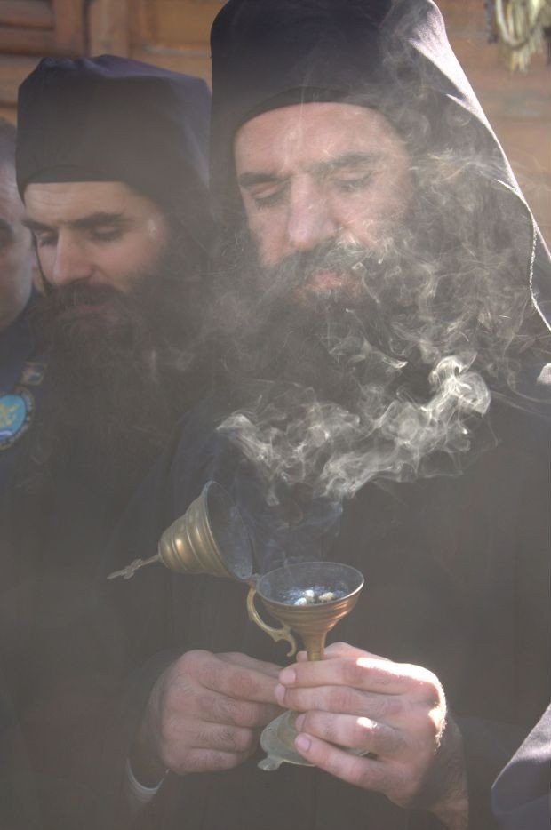 agioreites-monaxoi-thumiatizun