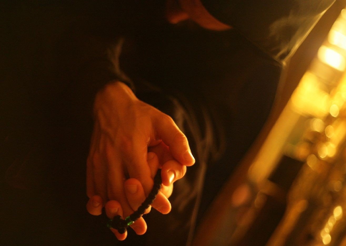 mount-athos-monk-prayer