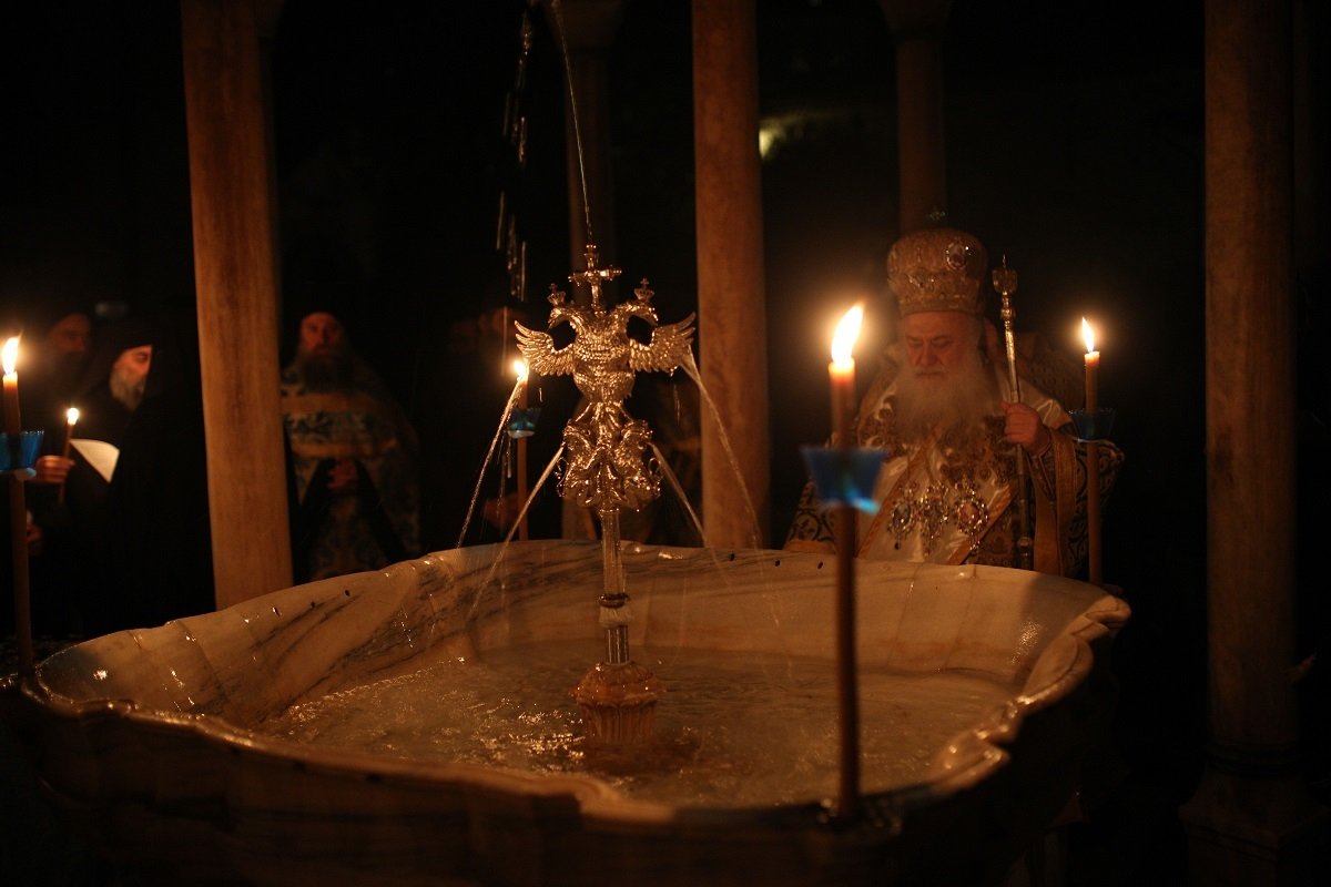 mount-athos-monks-candles