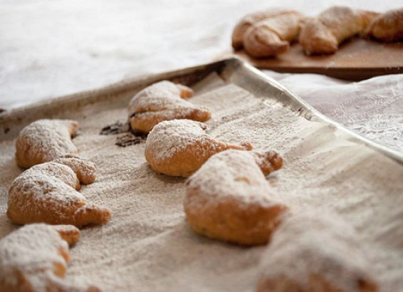 Pastry Filled with Honey, Walnuts and Cinnamon (Skaltsounia)
