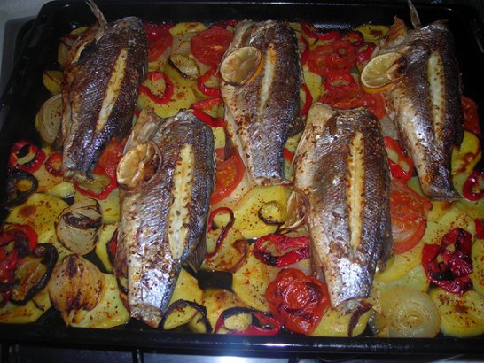 Λαυράκια στο Φούρνο