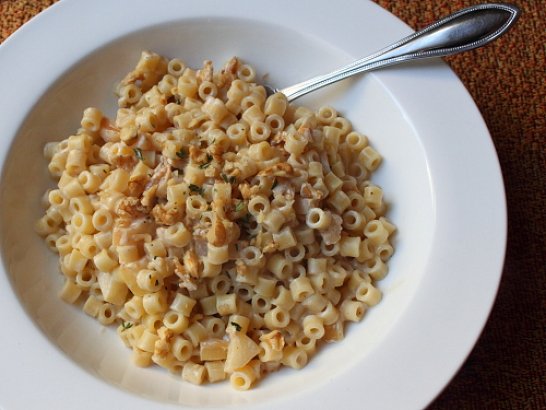 Μακαρονάκι Κοφτό με Καρύδια