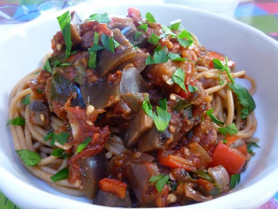 Μακαρόνια με Σάλτσα Μελιτζάνας